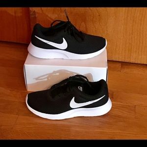 Nike Tanjun Sneakers